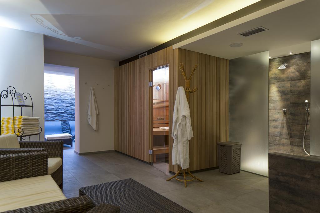 Hotel Krondlhof ブルーニコ エクステリア 写真