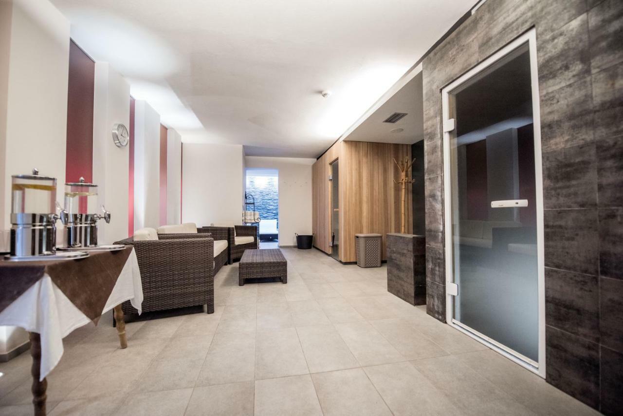 Hotel Krondlhof ブルーニコ エクステリア 写真